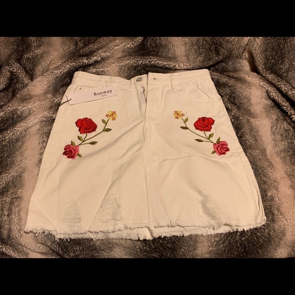 Floral Embroidered Distressed Denim Skirt - Picture 4 of 6